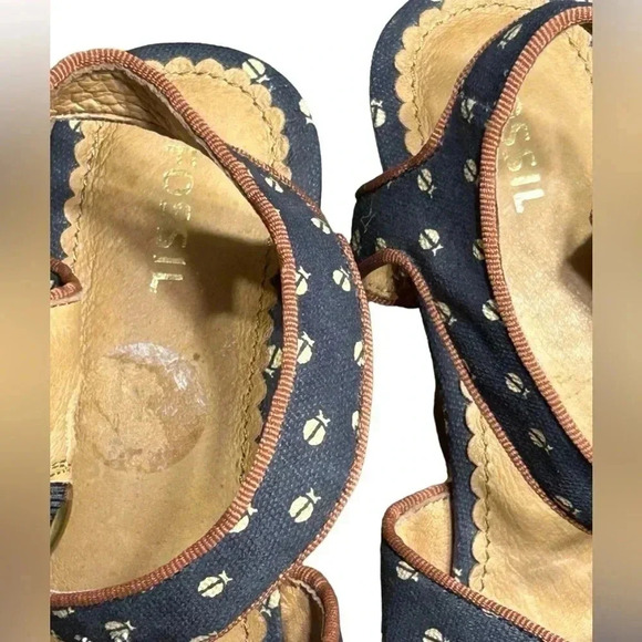 Fossil blue with ivory lady bugs , open toe,canvas heel , strappy, block heel 4” - Picture 10 of 13